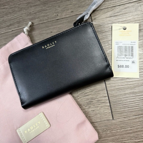 RADLEY LONDON Black Wallet with Cream Dog Accent - Picture 5 of 9